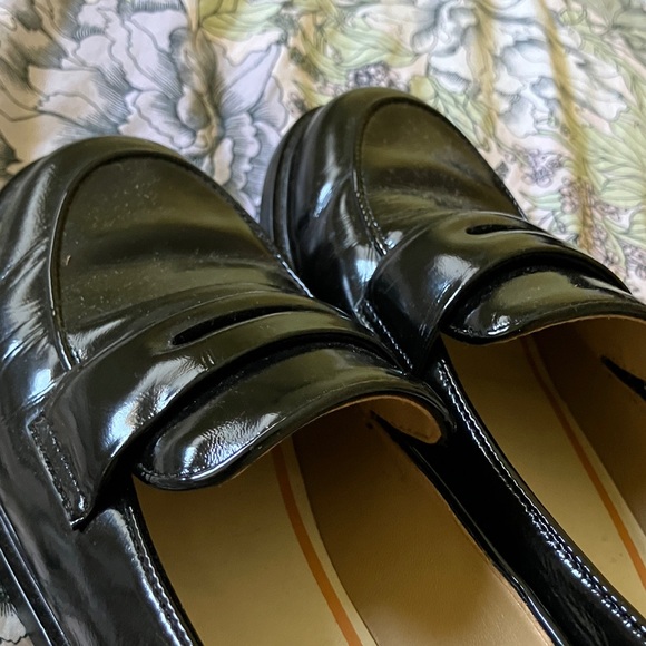 CHANEL Glossy Black Leather Loafers - Picture 5 of 6